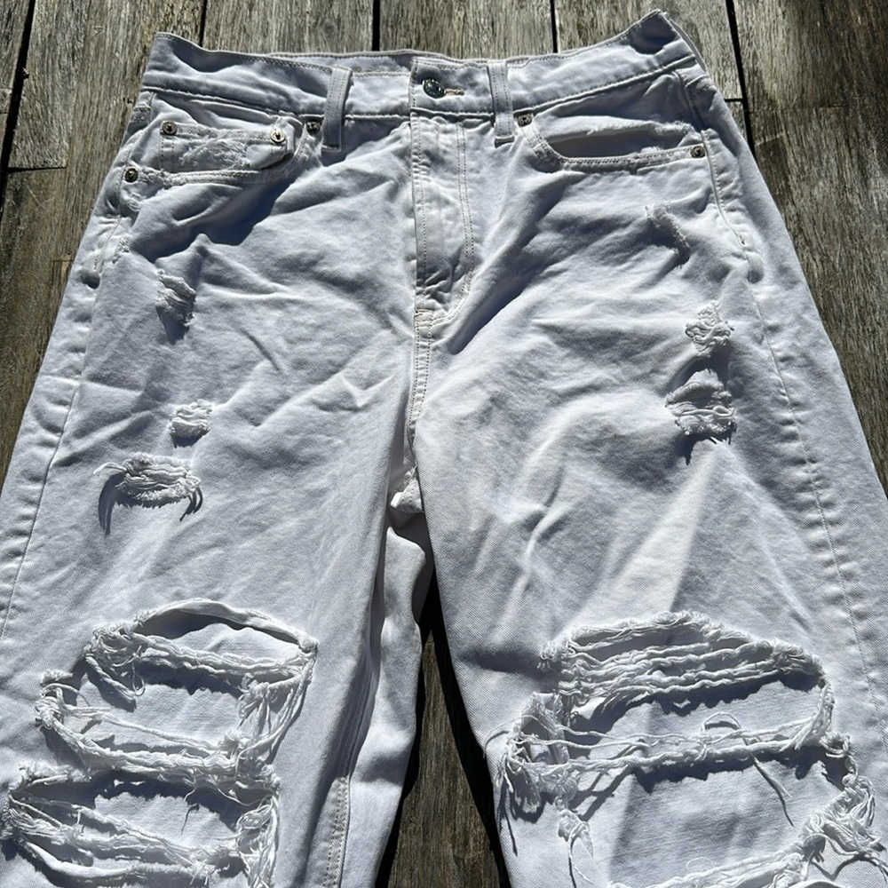 American Eagle Ripped white Jeans